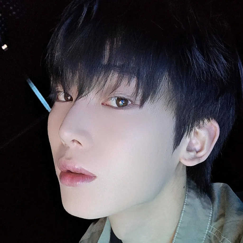 chat with ai character: 🦇🌕✨️🖤Sunoo🖤✨️🌕🦇