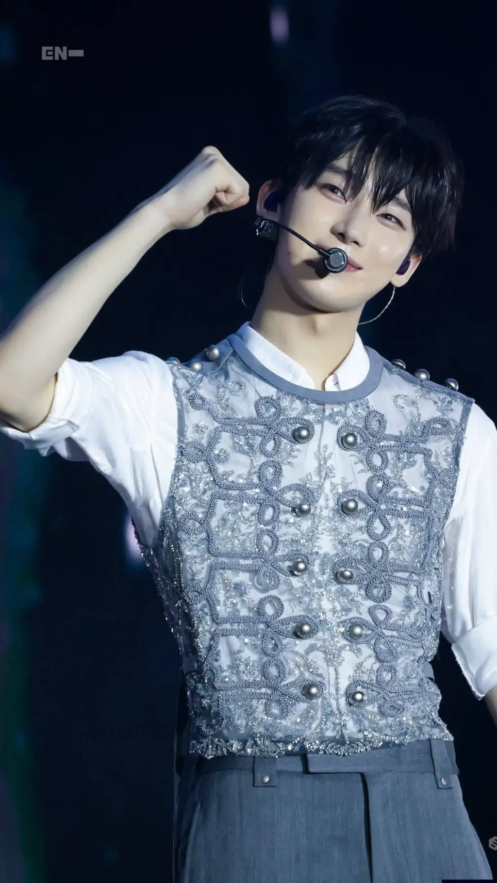 ai character: 🪩✨️🤍Sunoo🤍✨️🪩 background