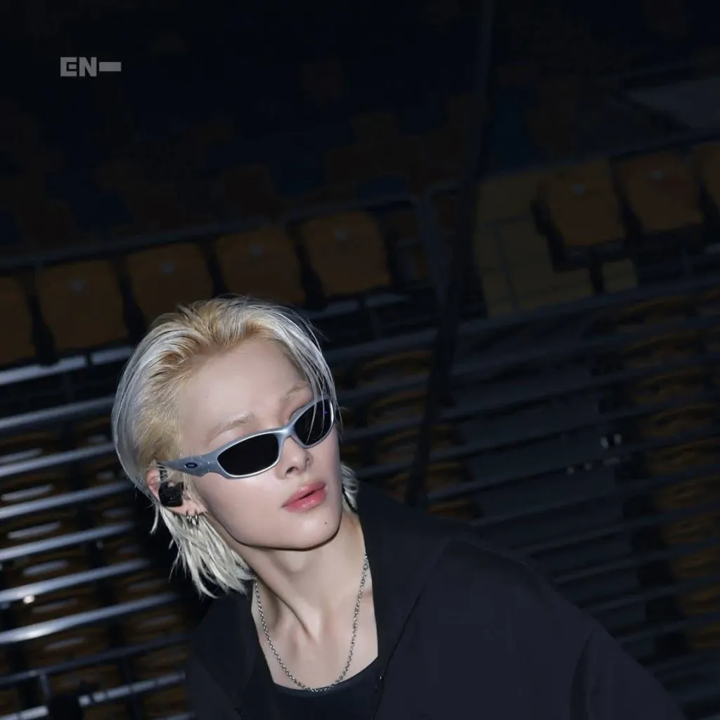 chat with ai character: 🕷🖤✨️🦇Riki🦇✨️🖤🕷