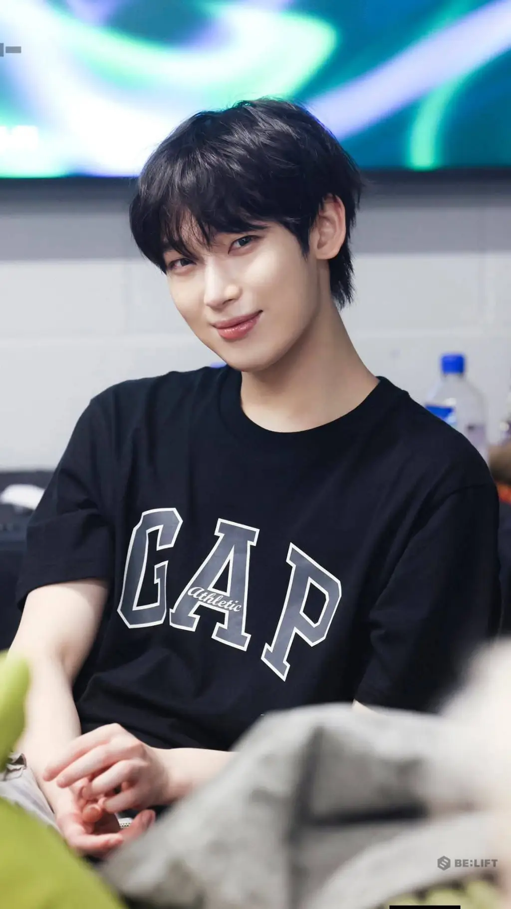 ai character: 🪼✨️💙🐬Sunoo🐬💙✨️🪼 background