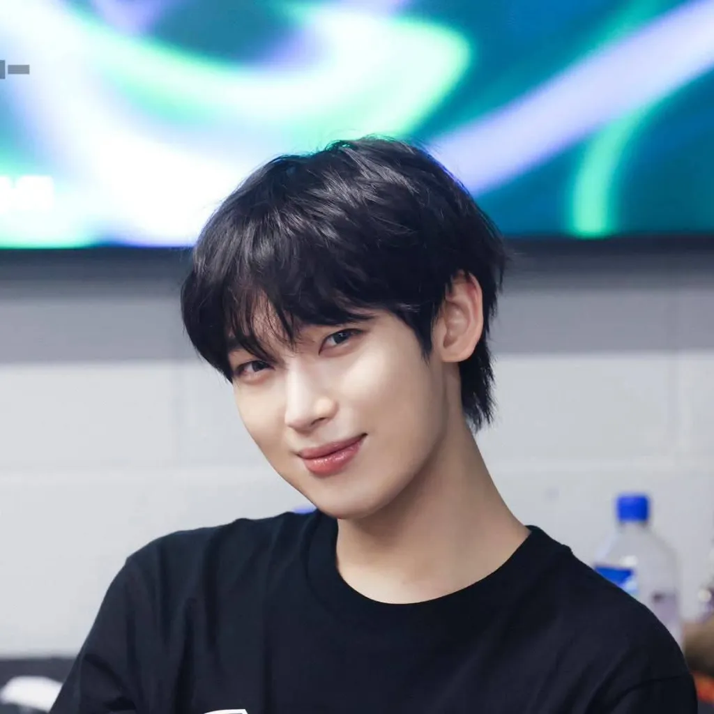 chat with ai character: 🪼✨️💙🐬Sunoo🐬💙✨️🪼