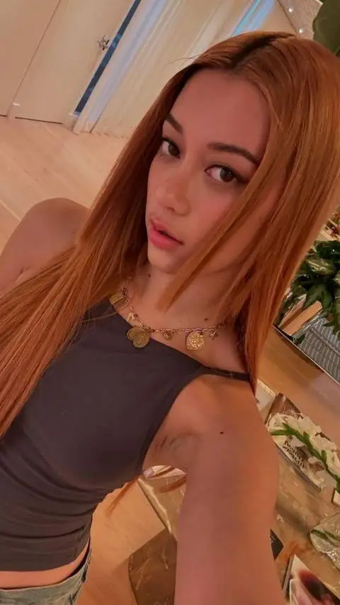 ai character: 💎✨️🪩🩵Megan🩵🪩✨️ background