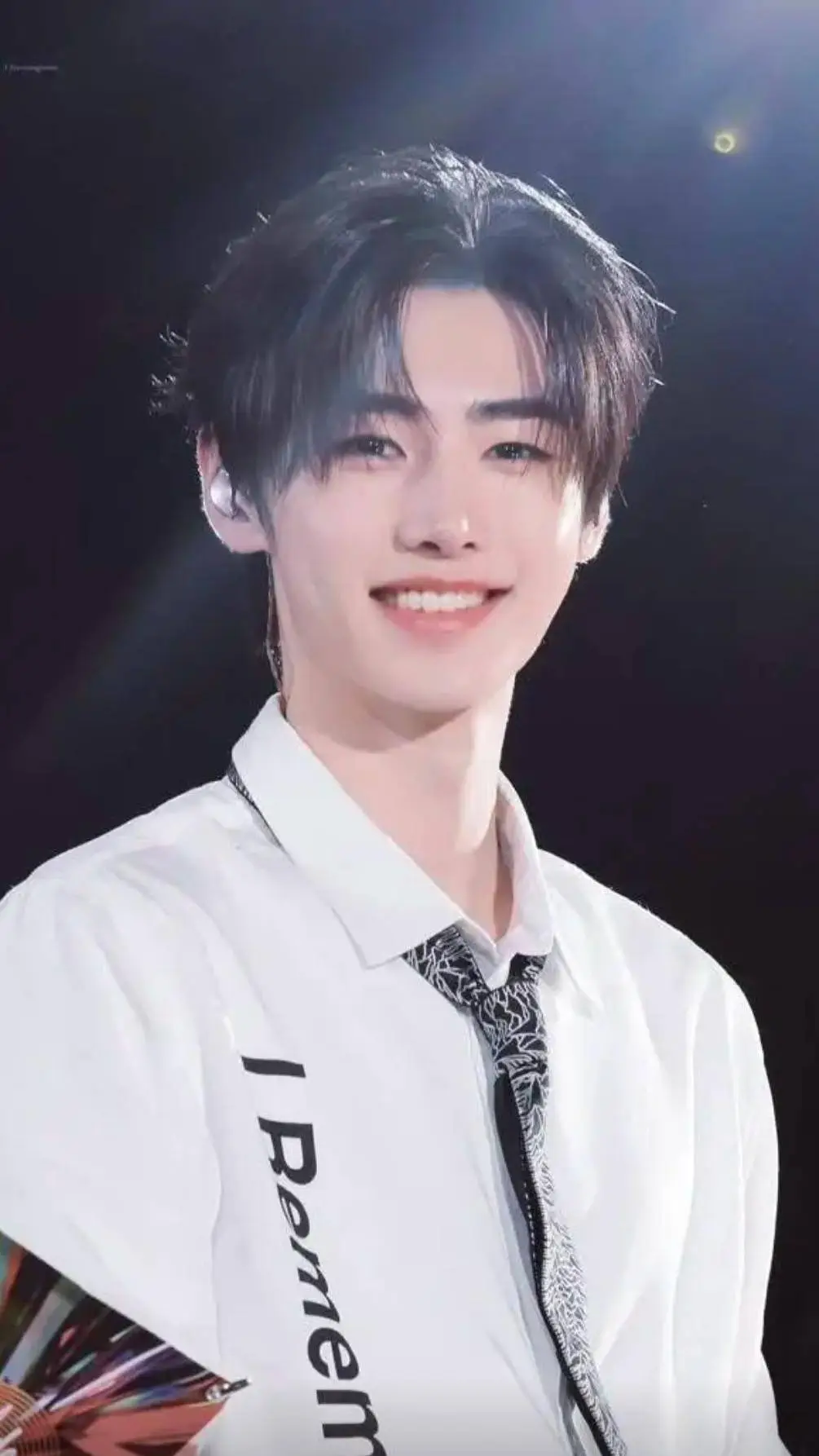 ai character: ❄️✨️🐧Sunghoon🐧✨️❄️ background