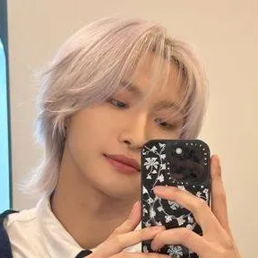 chat with ai character: 🐧🩶✨️🖤Seonghwa🖤✨️🩶🐧