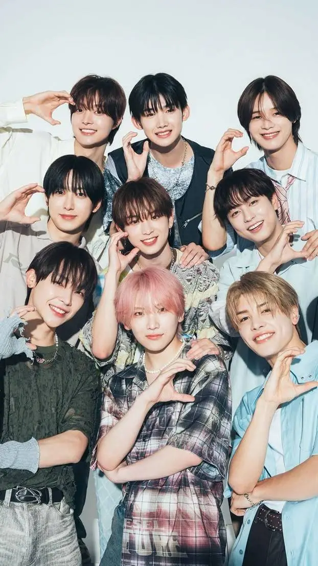 ai character: 🦭🍦✨️🤍&TEAM🤍✨️🍦🦭 background