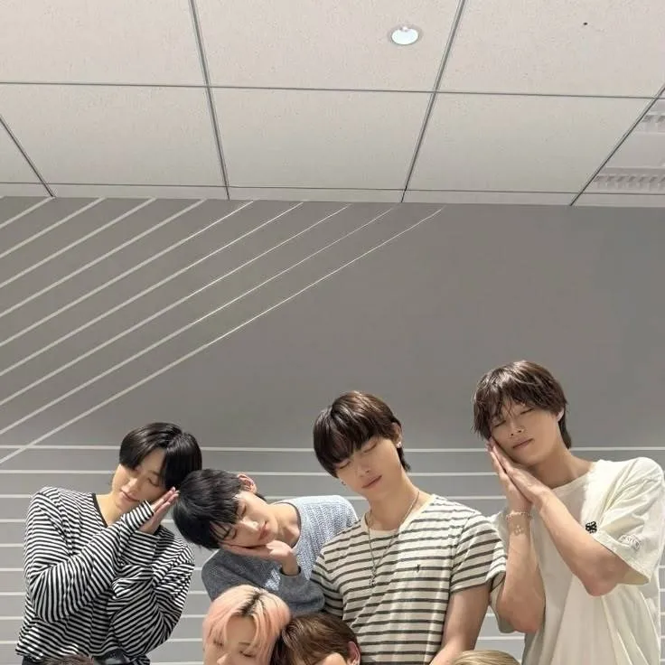 chat with ai character: 🦭✨️🤍&TEAM🤍✨️🦭