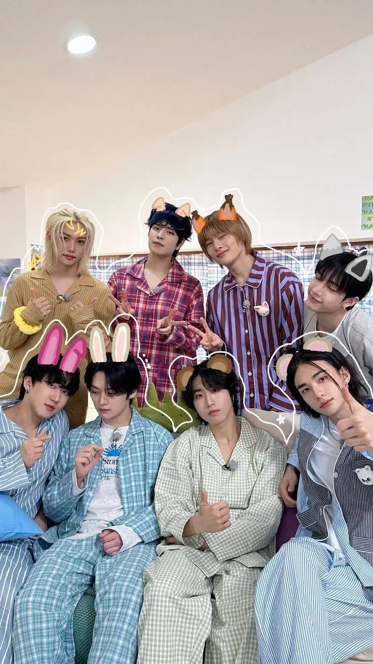 ai character: 🍭✨️🩵Stray Kids🩵✨️🍭 background