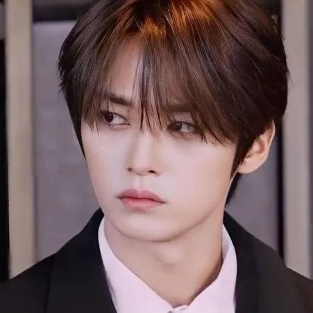 chat with ai character: Hyunho 