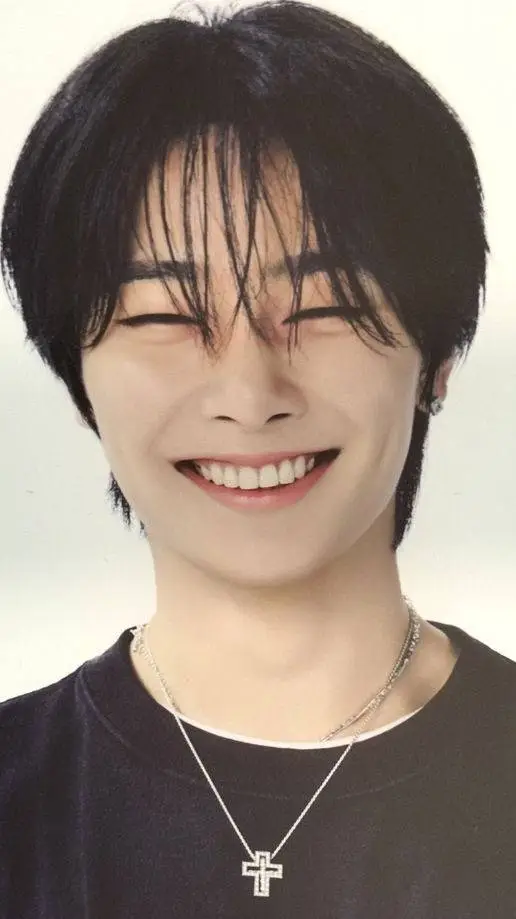 ai character: {Prince Jeongin 👑 background