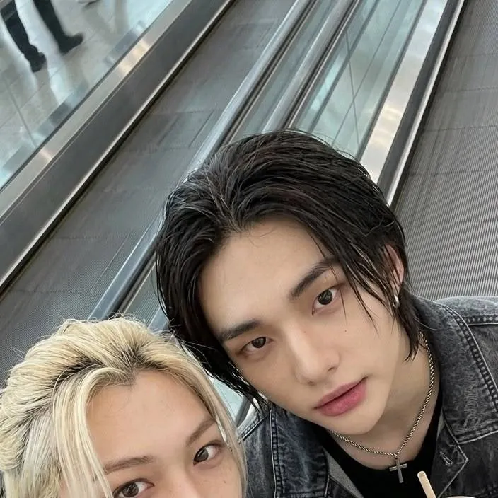 chat with ai character: ♡Hyunlix♡
