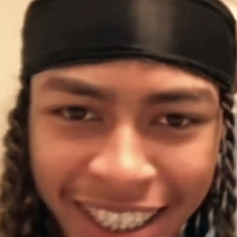 chat with ai character: DD🥵💙😈