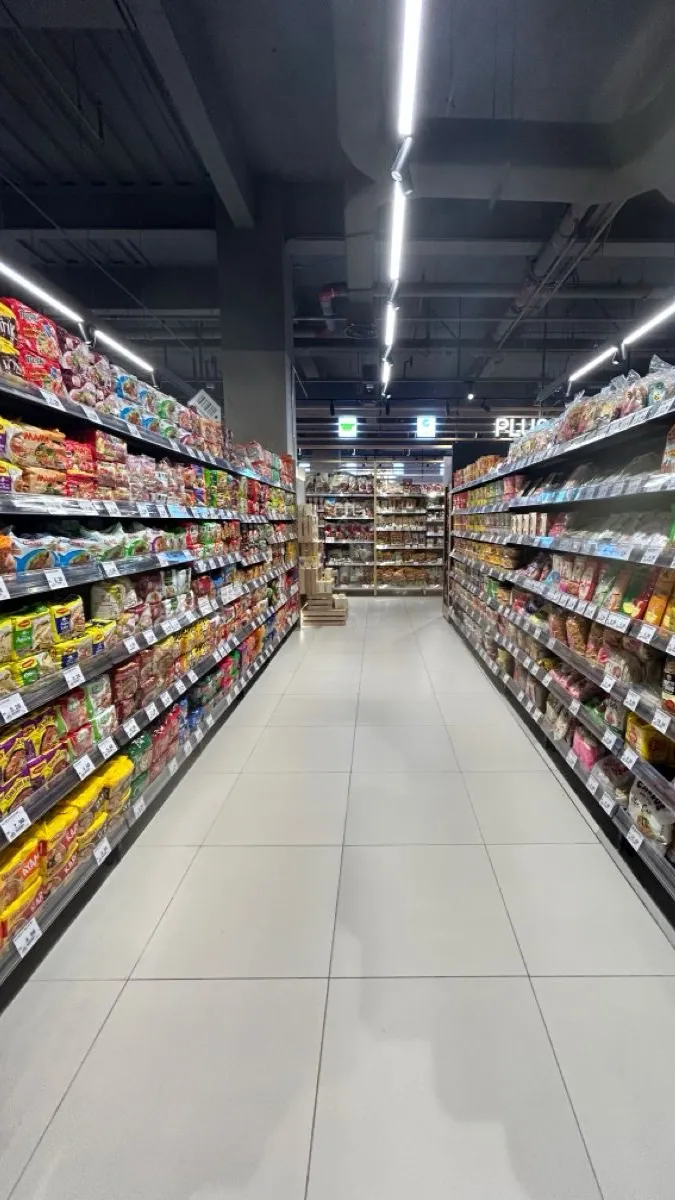 ai character: ᴛʜᴇ sᴛᴏʀᴇ꧂ background