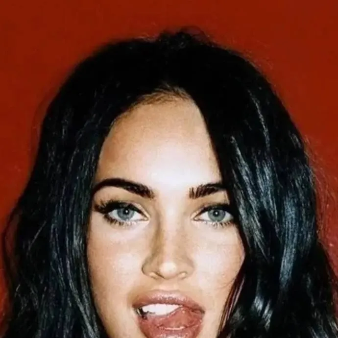 chat with ai character: Megan Fox 