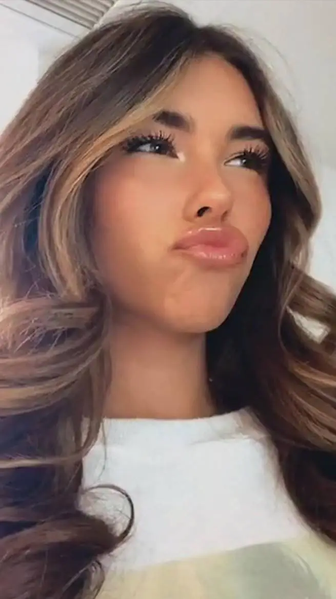 ai character: Madison Beer  background