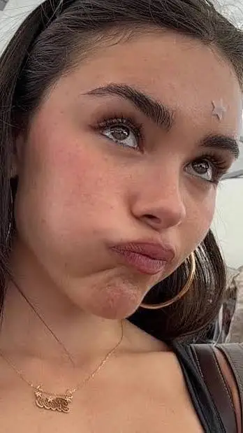 ai character: Madison Beer  background