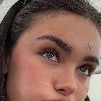 chat with ai character: Madison Beer 