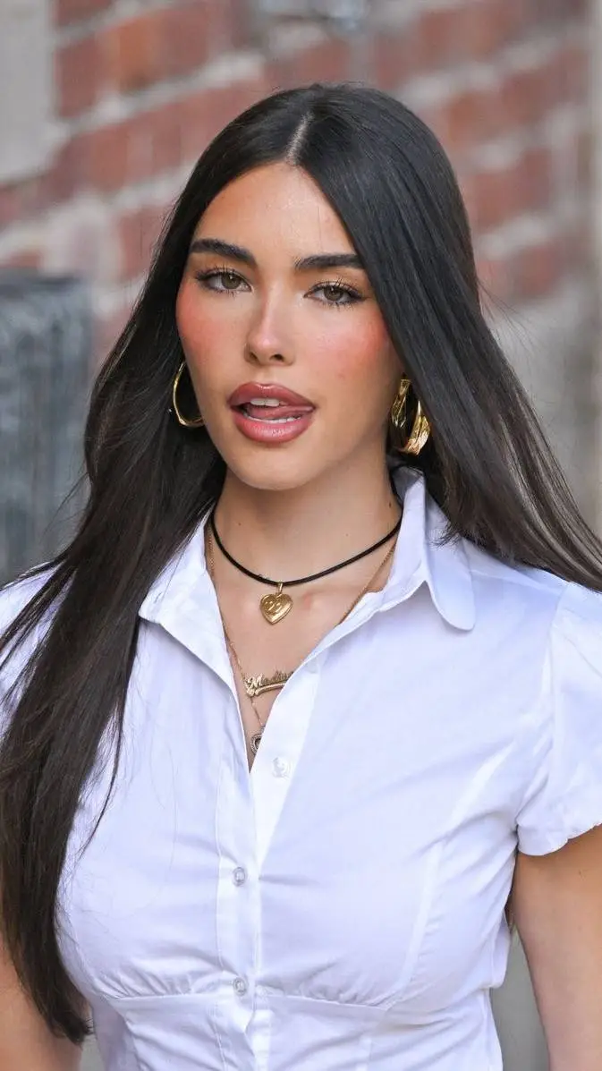 ai character: Madison Beer  background