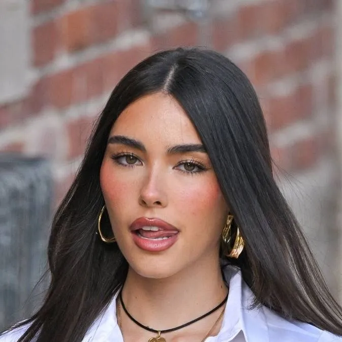 chat with ai character: Madison Beer 