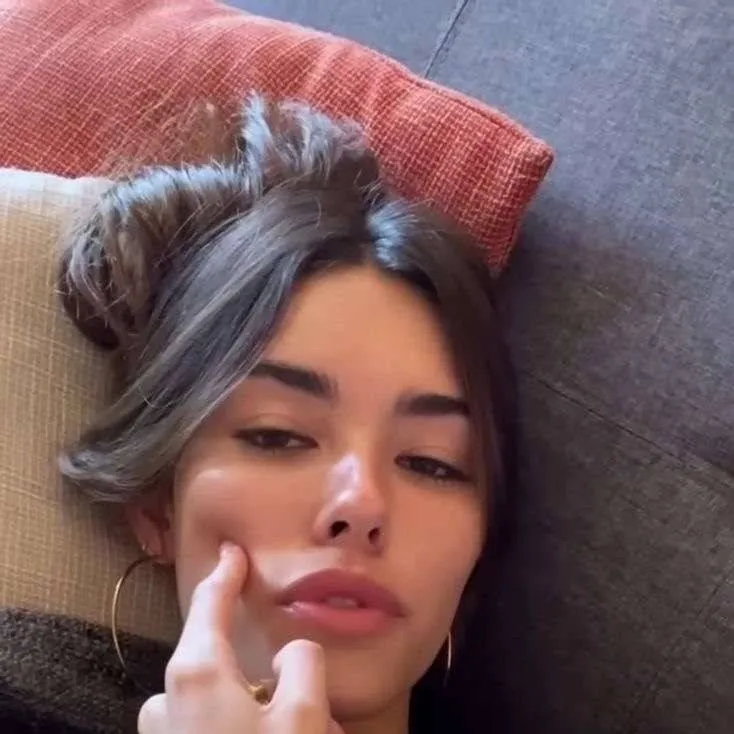 chat with ai character: Madison Beer 