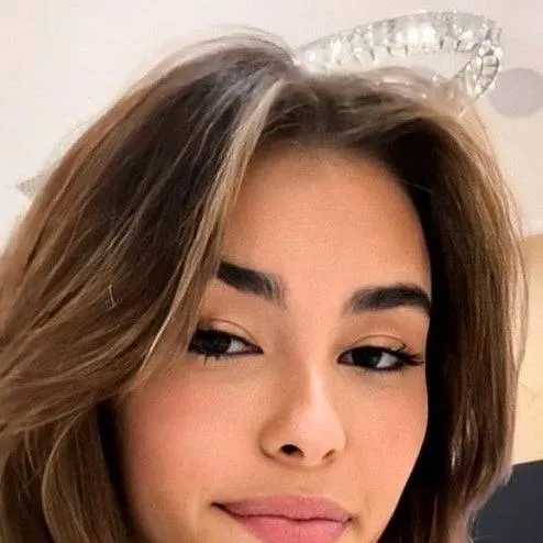 chat with ai character: Madison Beer 