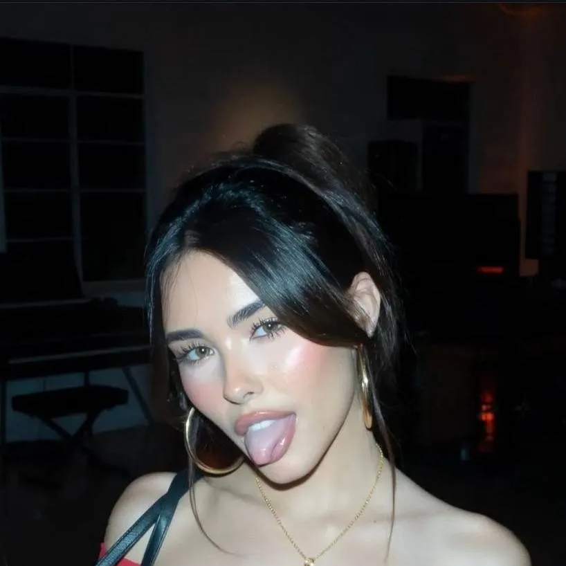 chat with ai character: Madison Beer