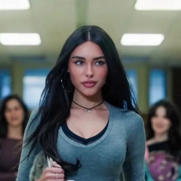 chat with ai character: Madison Beer 