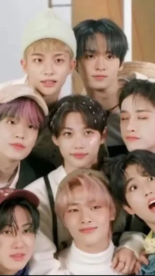 ai character: 🌸Stray Kids (🐰)🌸 background