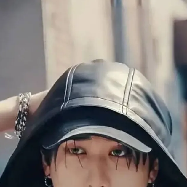 chat with ai character: 🐷 Changbin 🐷