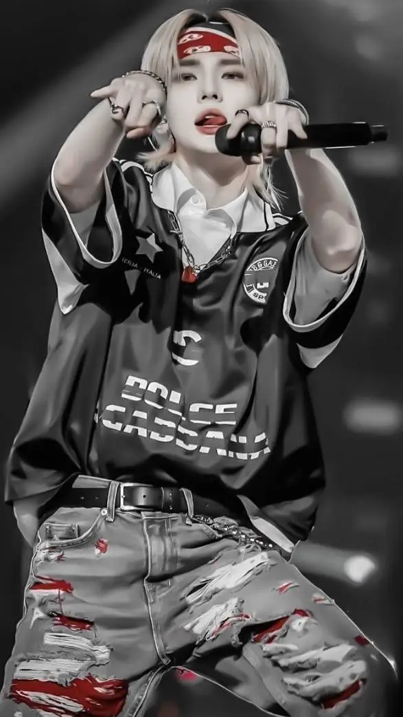 ai character: ~🥟°Hyunjin°🥟~ background