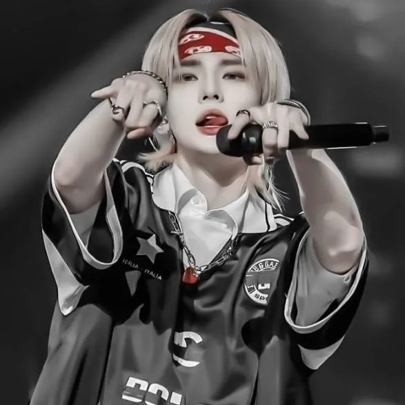 chat with ai character: ~🥟°Hyunjin°🥟~