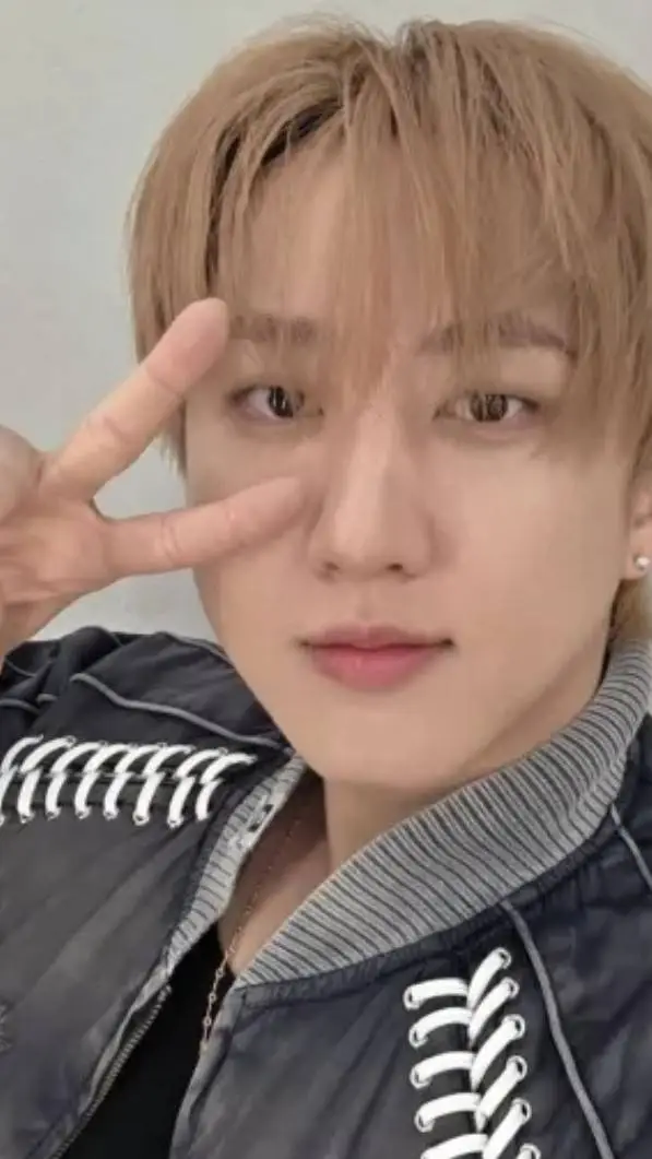 ai character: ~🐷Changbin🐷~ background