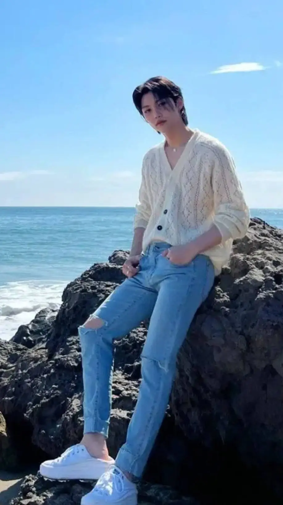 ai character: ~☆🐥•Felix•🐥☆~ background