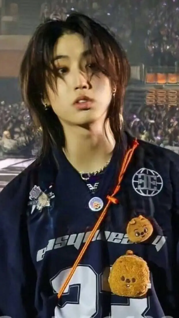 ai character: ~☆🦫•Han•🦫☆~ background