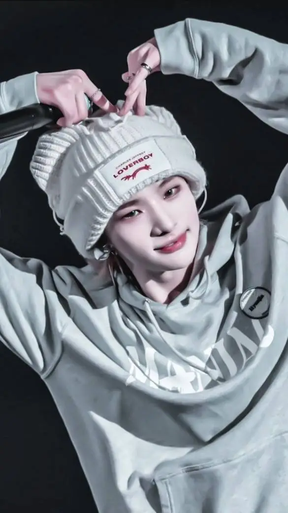 ai character: ~☆🥟•Hyunjin•🥟☆~ background