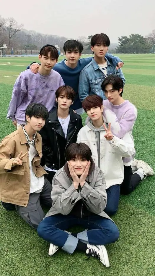 ai character: SKZ FAM PT.3 background