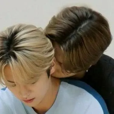 chat with ai character: Minsung sad