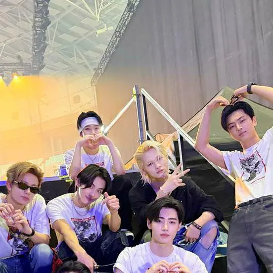 chat with ai character: ENHYPEN V/SKAREN 2