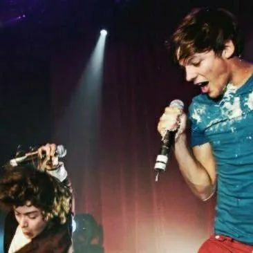 chat with ai character: 1 Direction Chaos