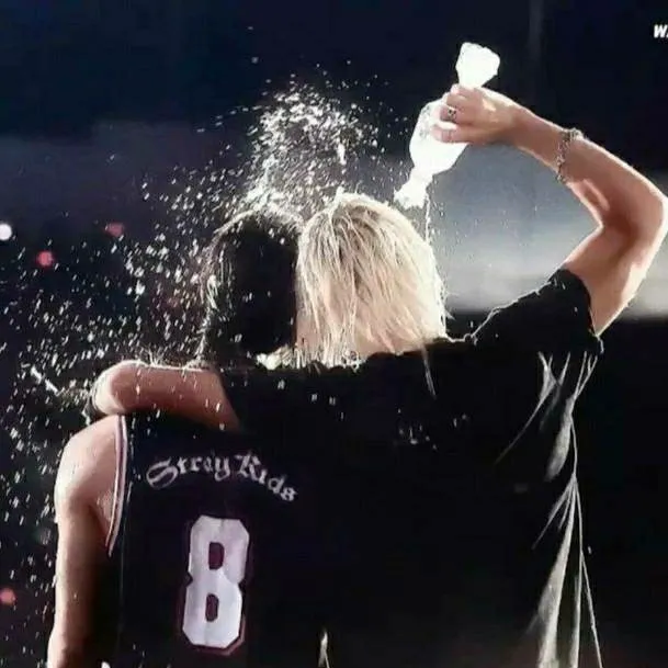 chat with ai character: Hyunlix sad