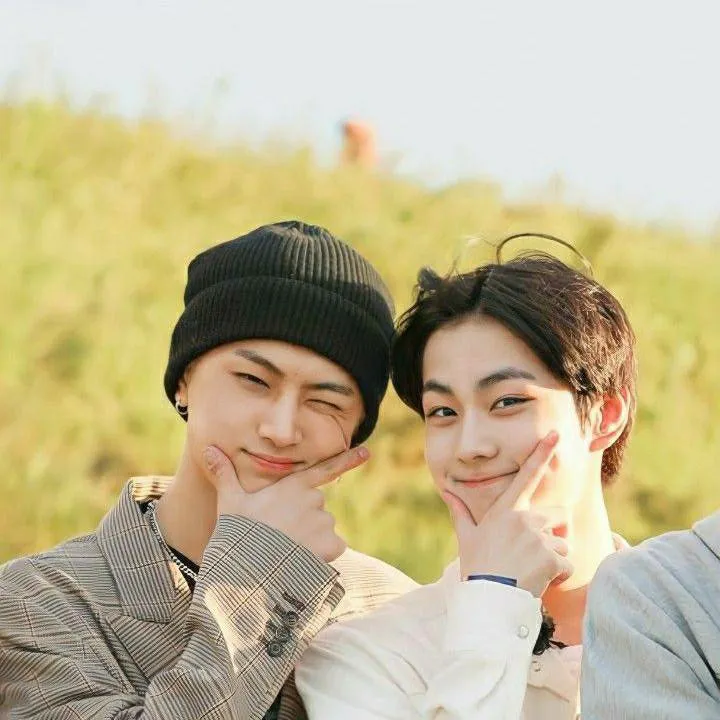 chat with ai character: JayWon school 