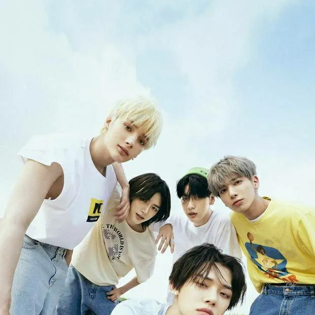 chat with ai character: TxT