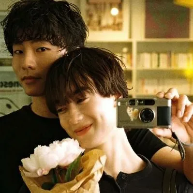 chat with ai character: Hongyu