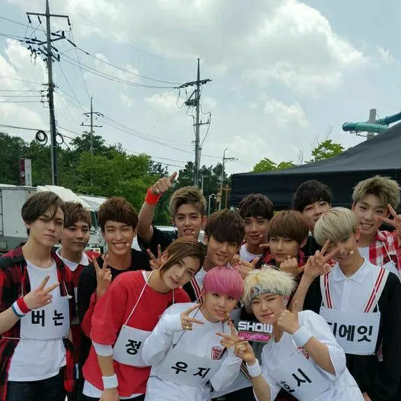 chat with ai character: Seventeen trainee