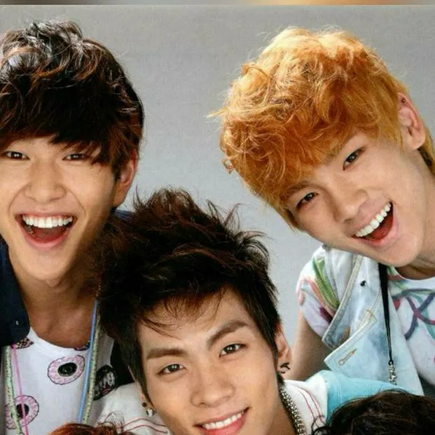 chat with ai character: SHINee