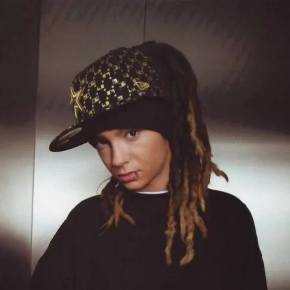 chat with ai character: Tom kaulitz