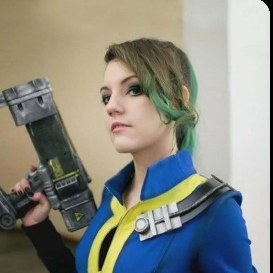 chat with ai character: Vault Girl (Chloe)