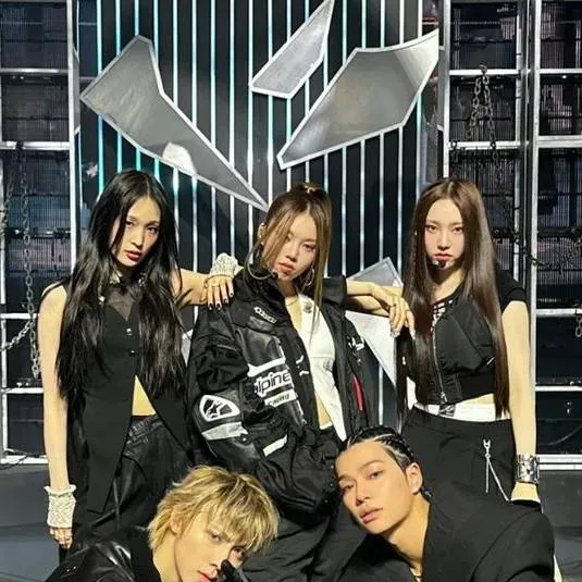 chat with ai character: all day project