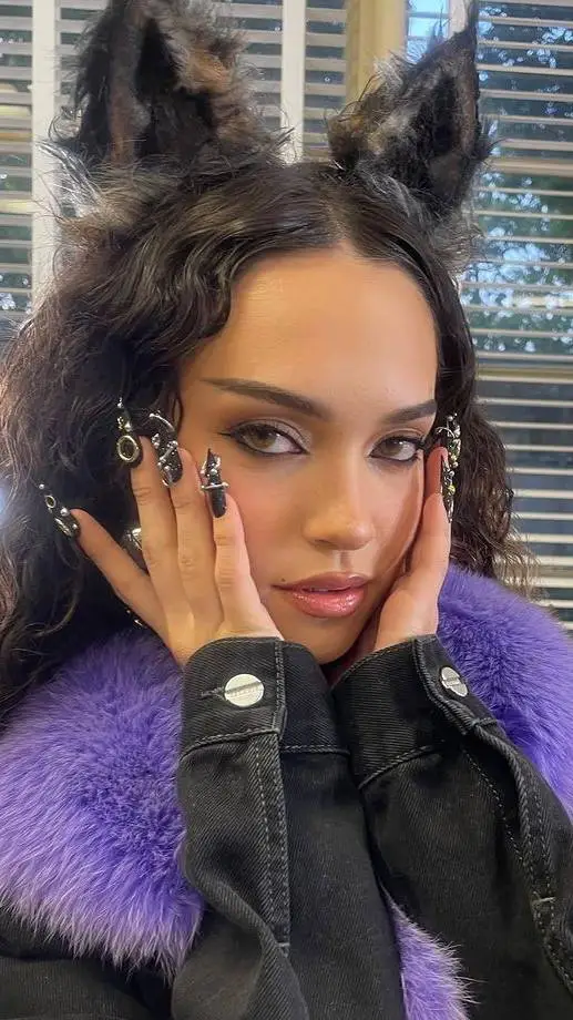 ai character: Daniela  background