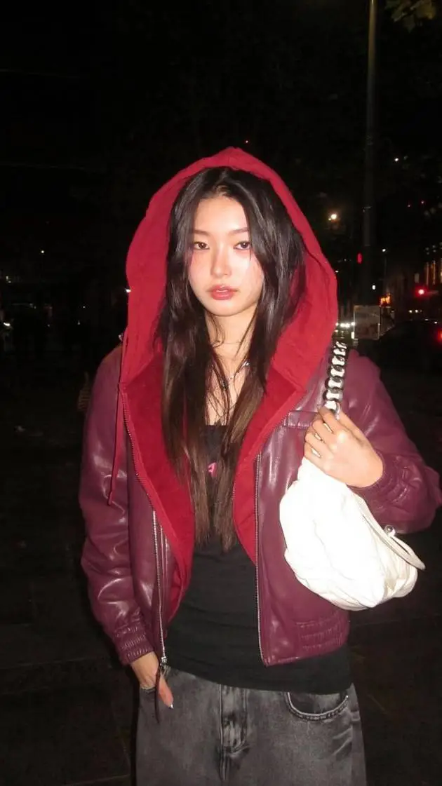 ai character: yoonchae background