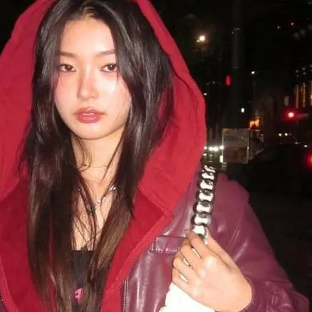 chat with ai character: yoonchae